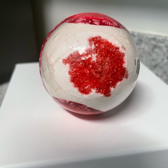 Bath & Body Works Japanese Cherry Blossom “Bath Fizzy” - Picture 9 of 10